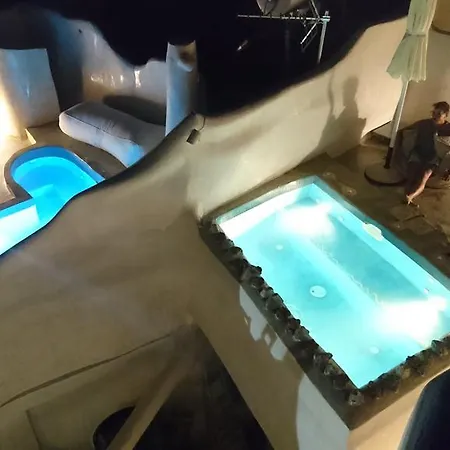 αura Cave Villa *