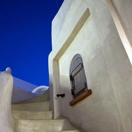 αura Cave Villa *