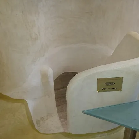 αura Cave *